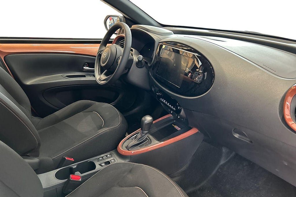 Vehicle Image 7