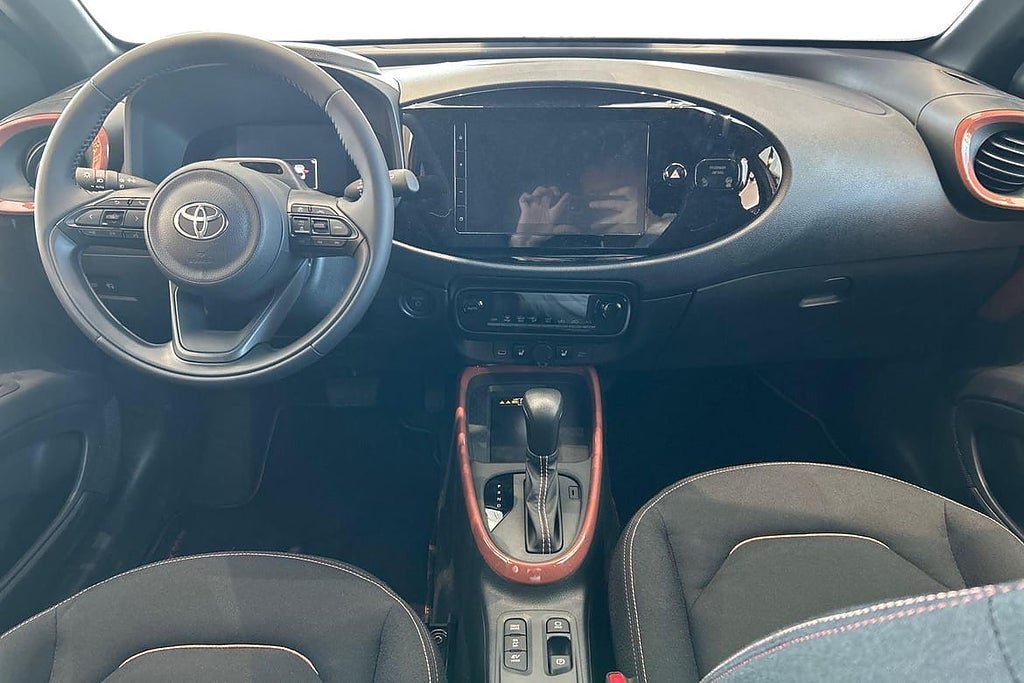 Vehicle Image 10