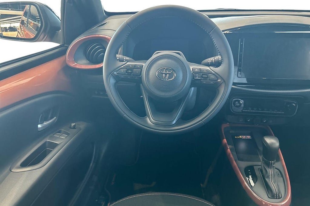 Vehicle Image 11