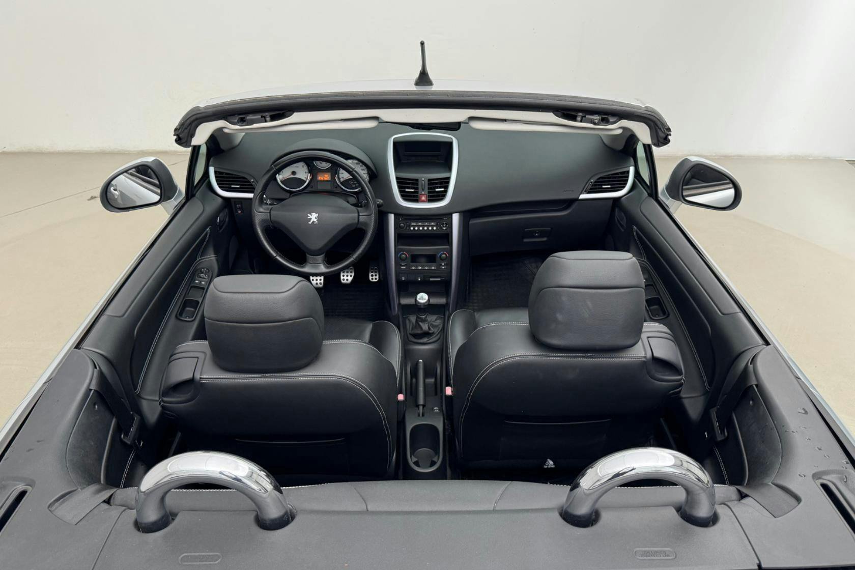 Vehicle Image 6