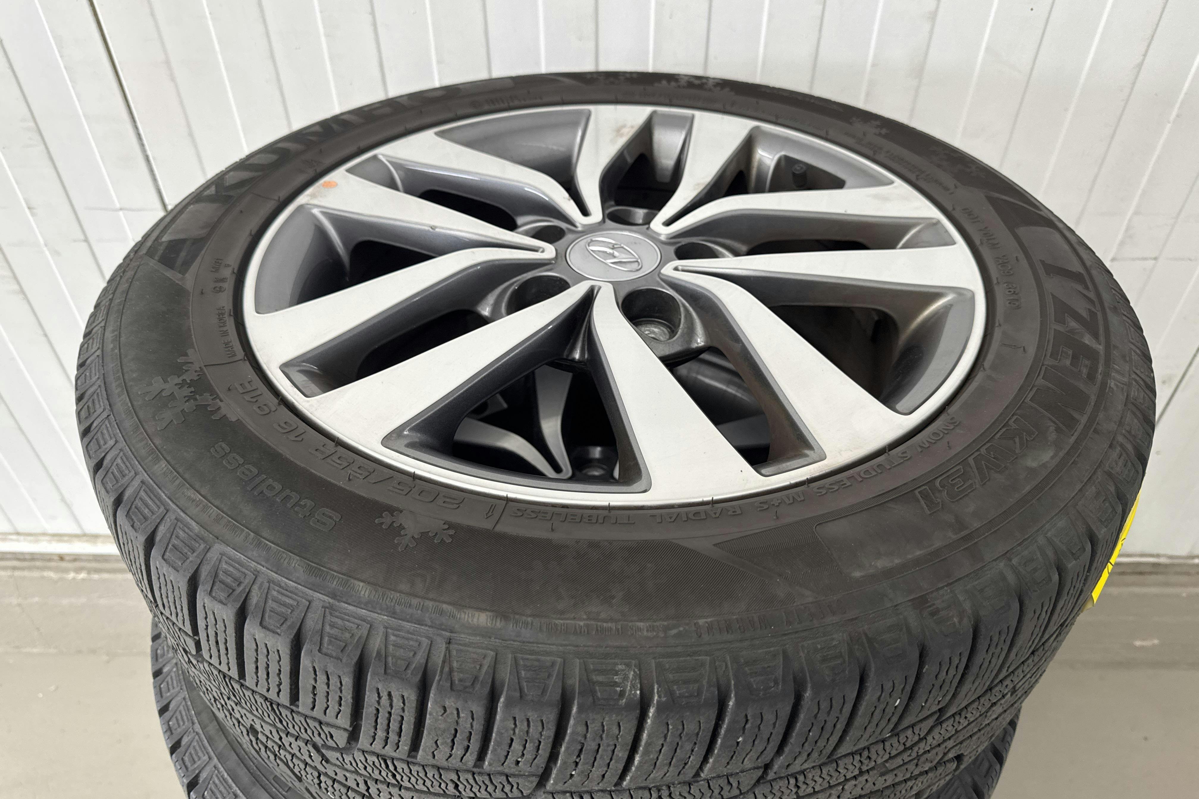 Vehicle Image 18