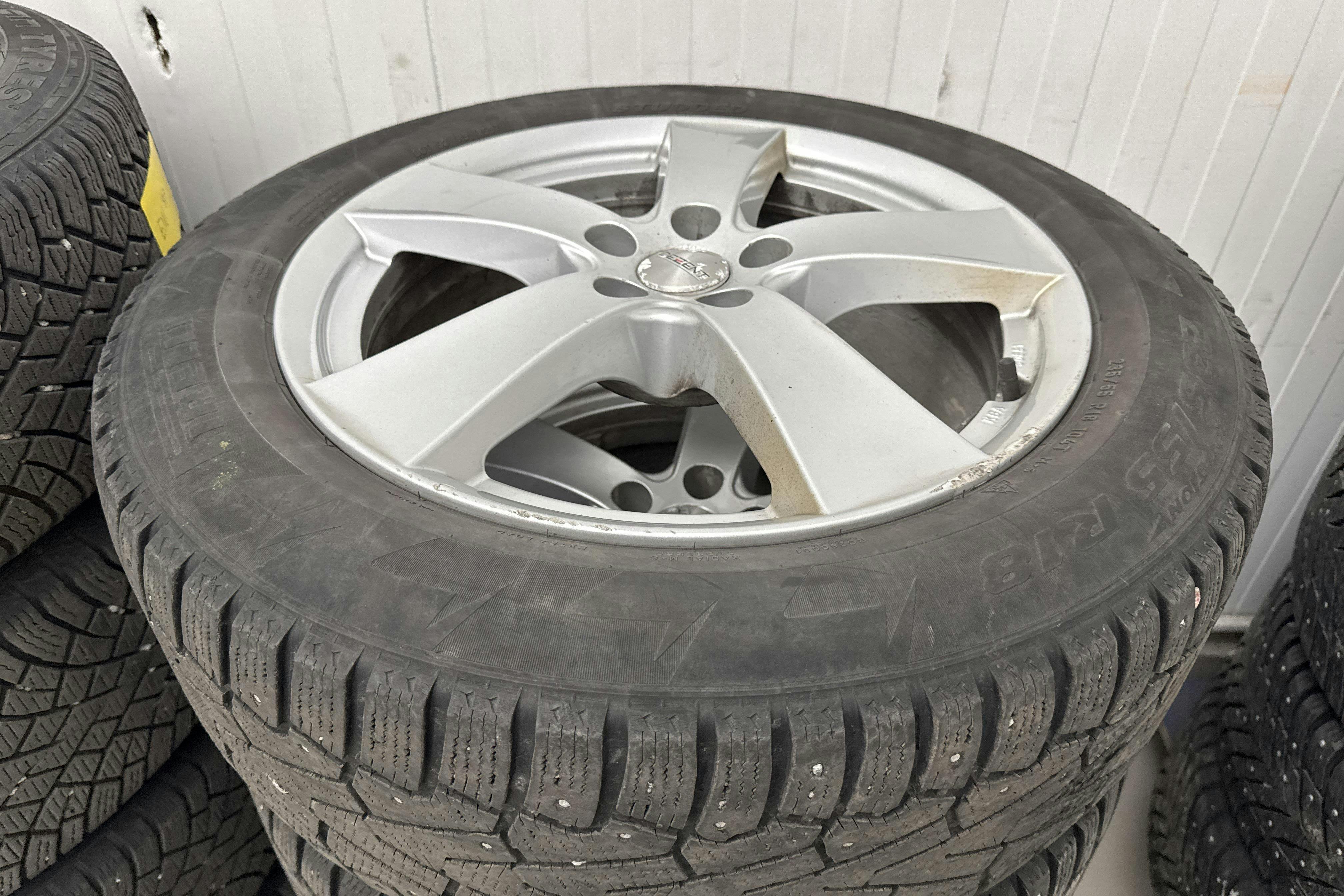 Vehicle Image 16