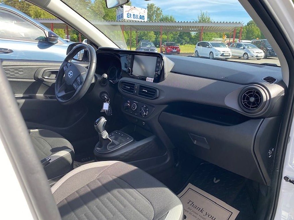 Vehicle Image 7