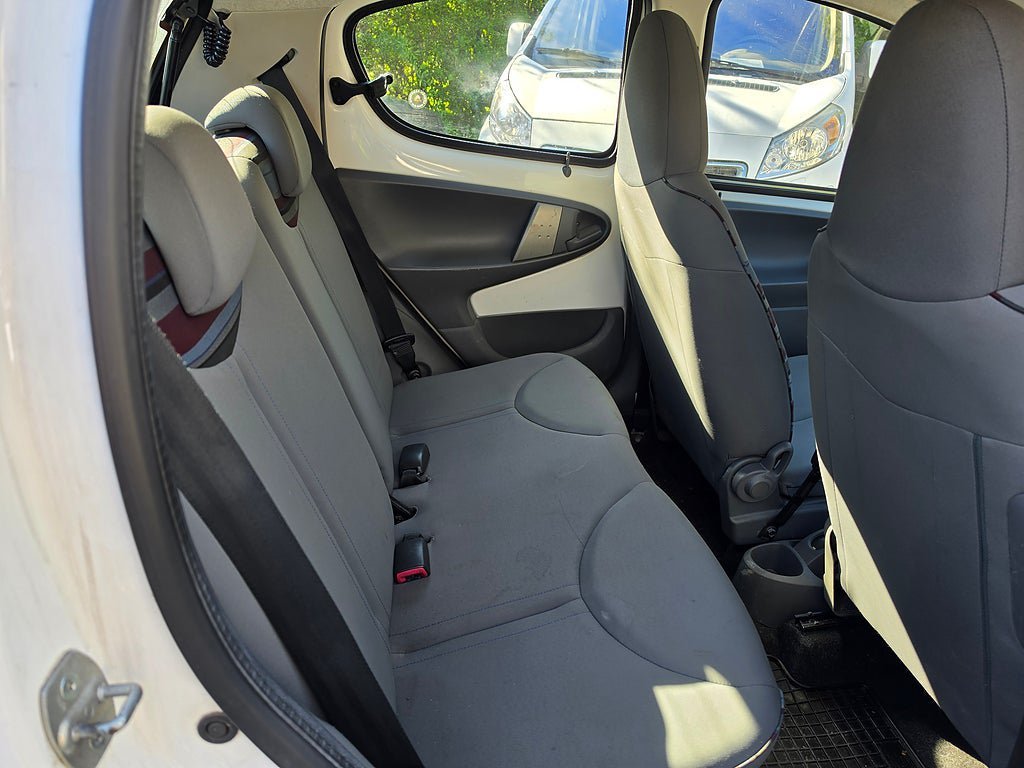 Vehicle Image 6