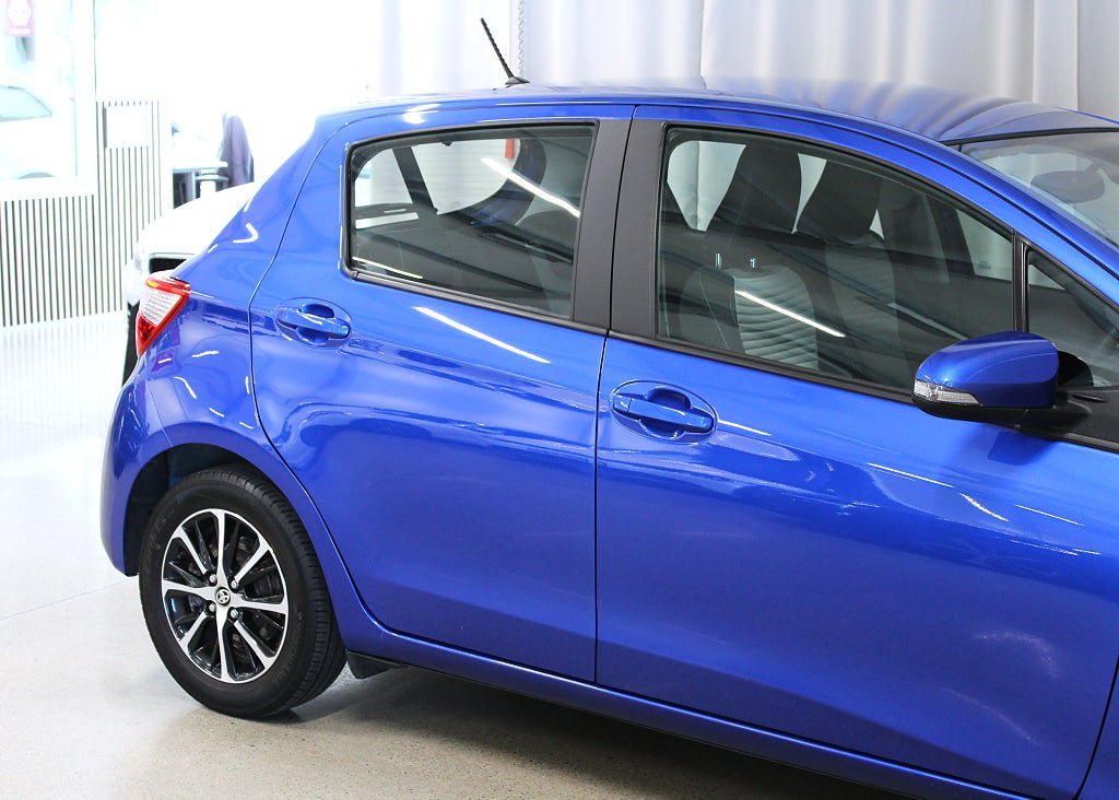 Vehicle Image 11