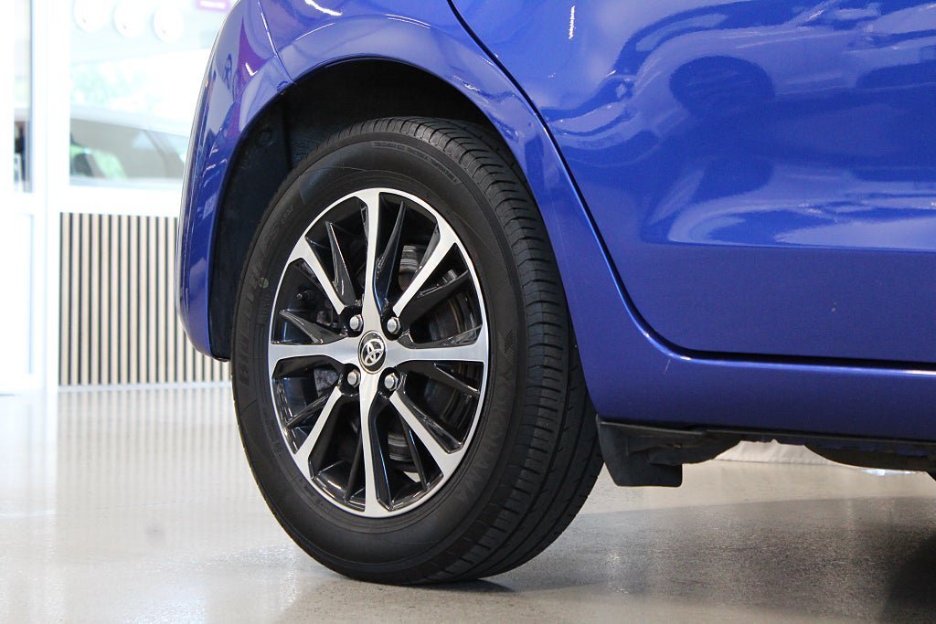 Vehicle Image 14