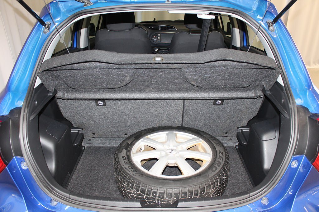 Vehicle Image 16