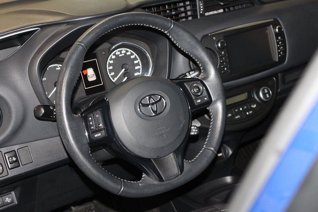Vehicle Image 25