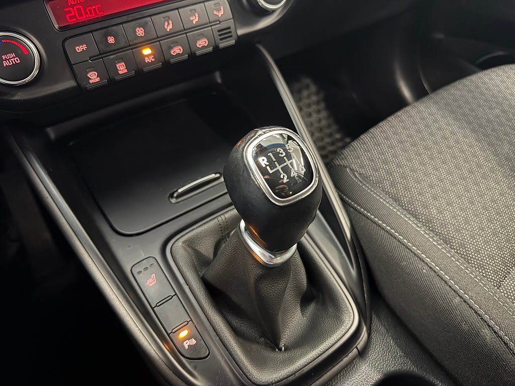 Vehicle Image 25