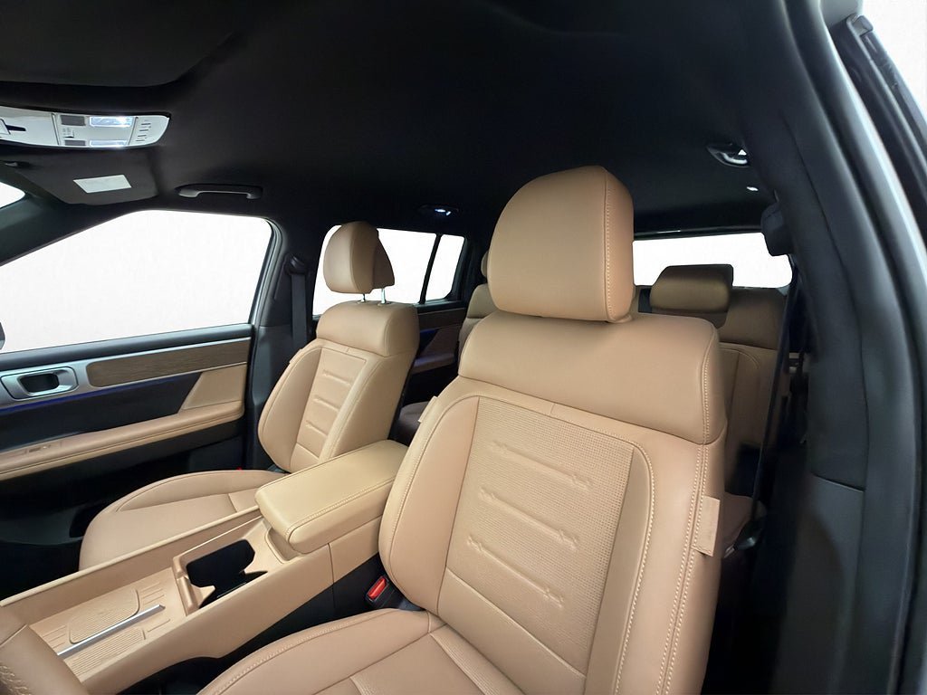 Vehicle Image 14
