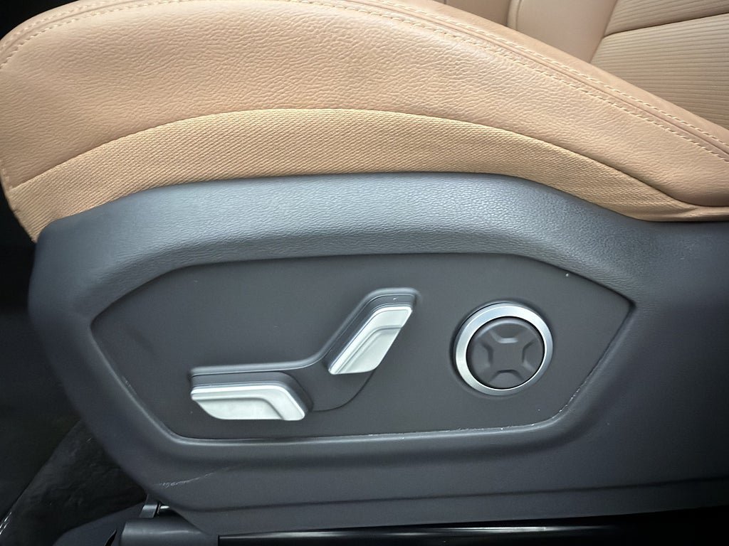 Vehicle Image 28