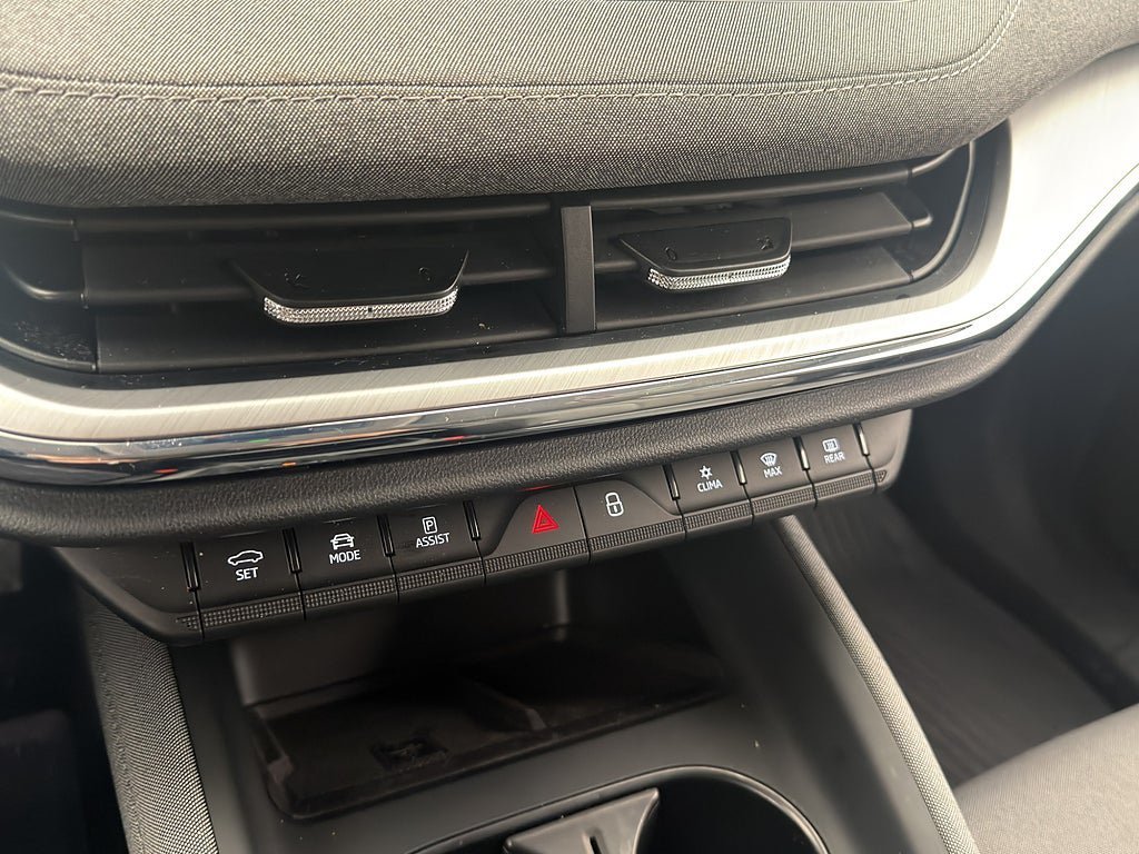 Vehicle Image 26
