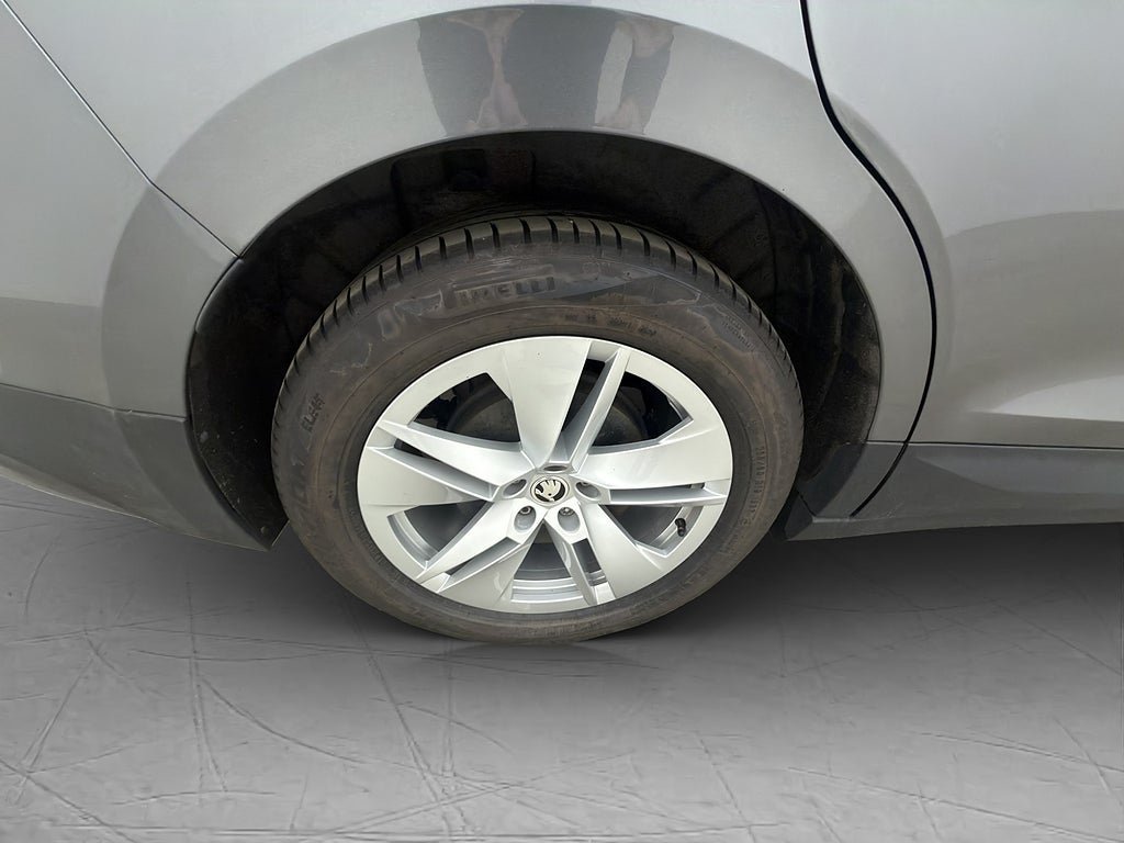 Vehicle Image 38