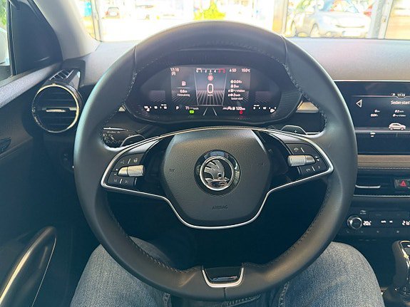 Vehicle Image 24
