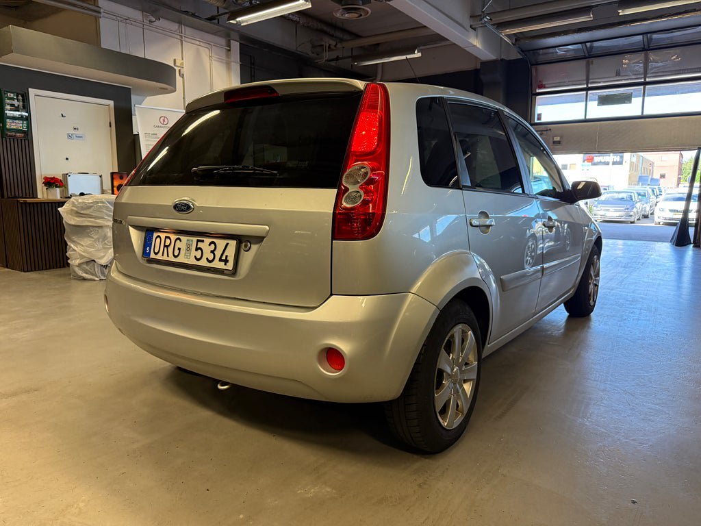 Vehicle Image 6