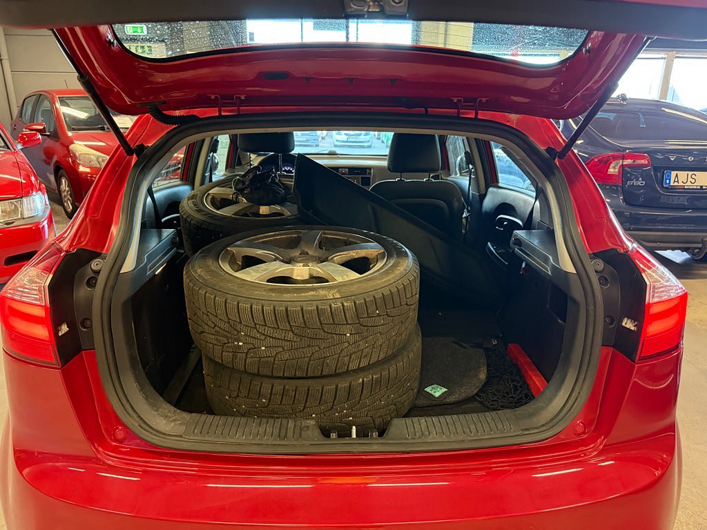 Vehicle Image 12