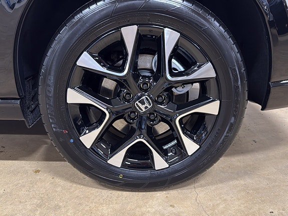 Vehicle Image 16
