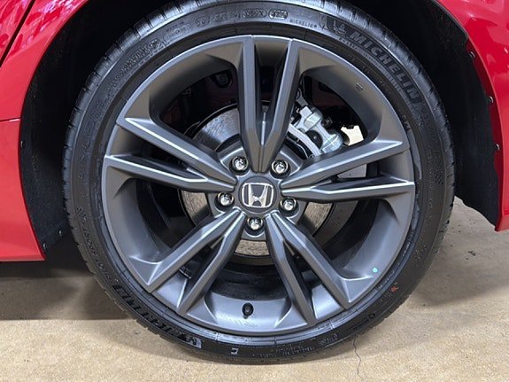 Vehicle Image 15