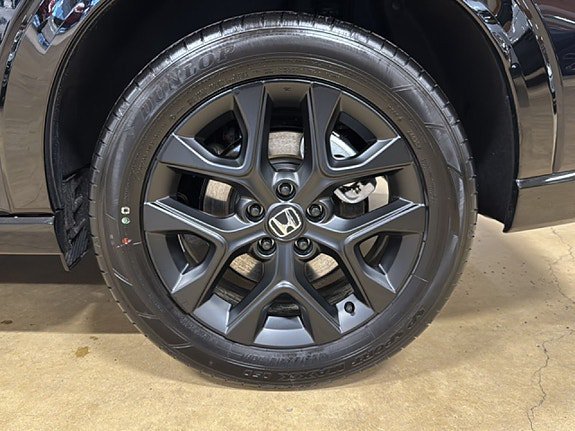 Vehicle Image 16