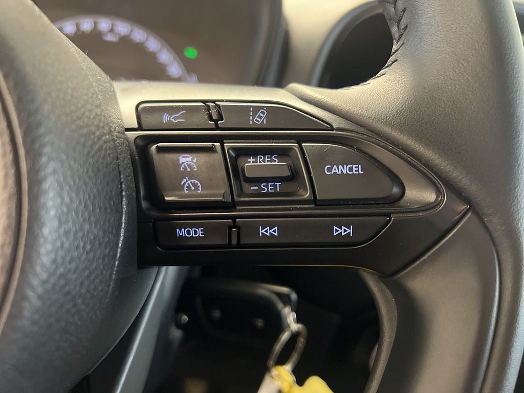 Vehicle Image 16