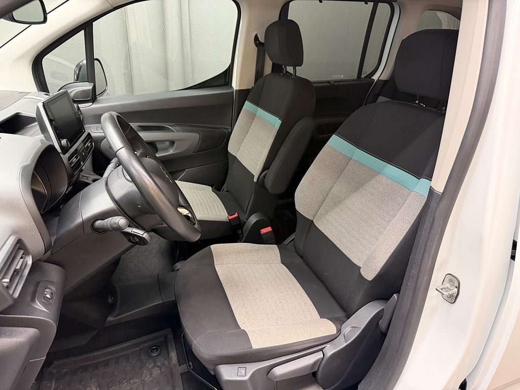 Vehicle Image 8