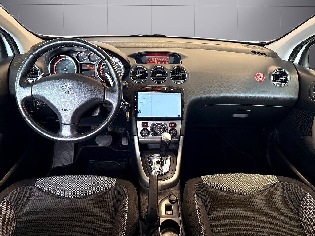 Vehicle Image 9