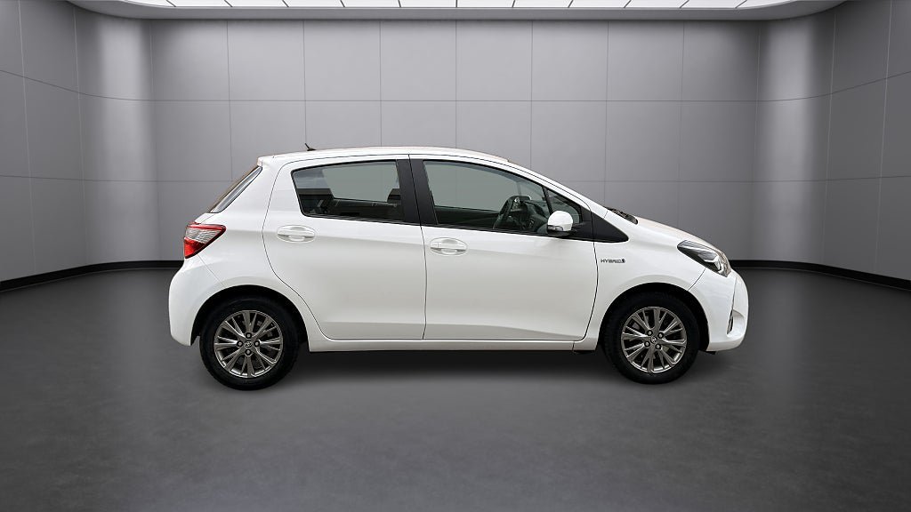 Vehicle Image 6