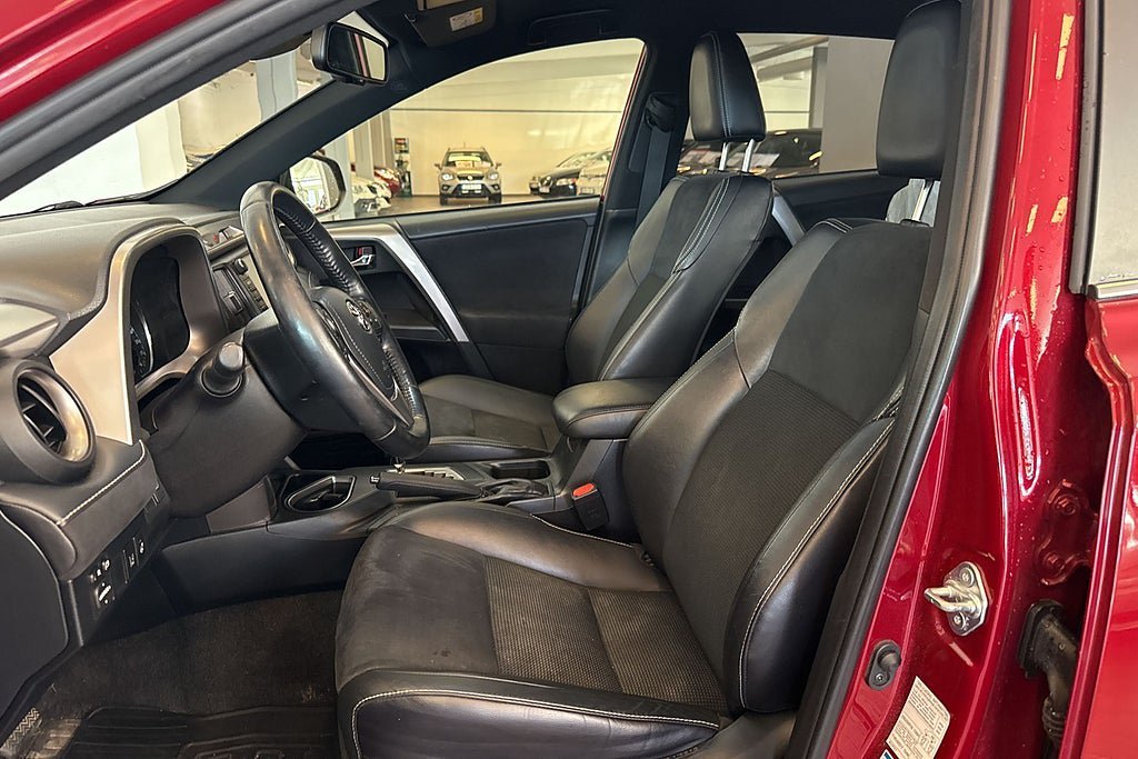 Vehicle Image 9