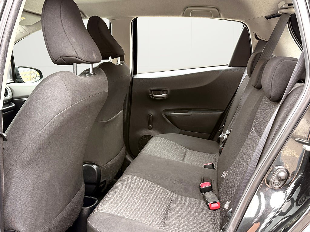 Vehicle Image 16