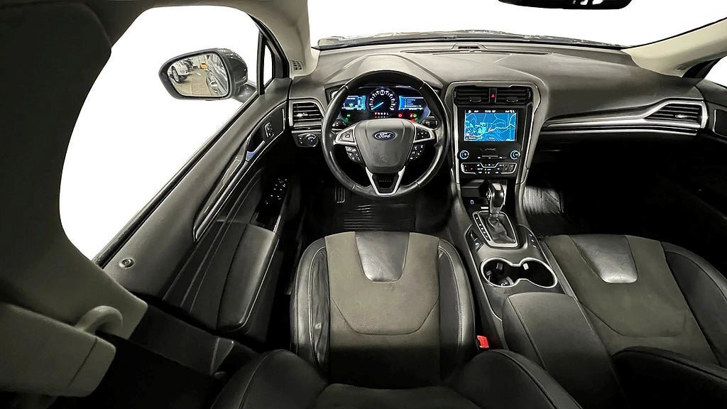 Vehicle Image 9