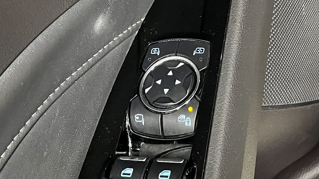 Vehicle Image 23