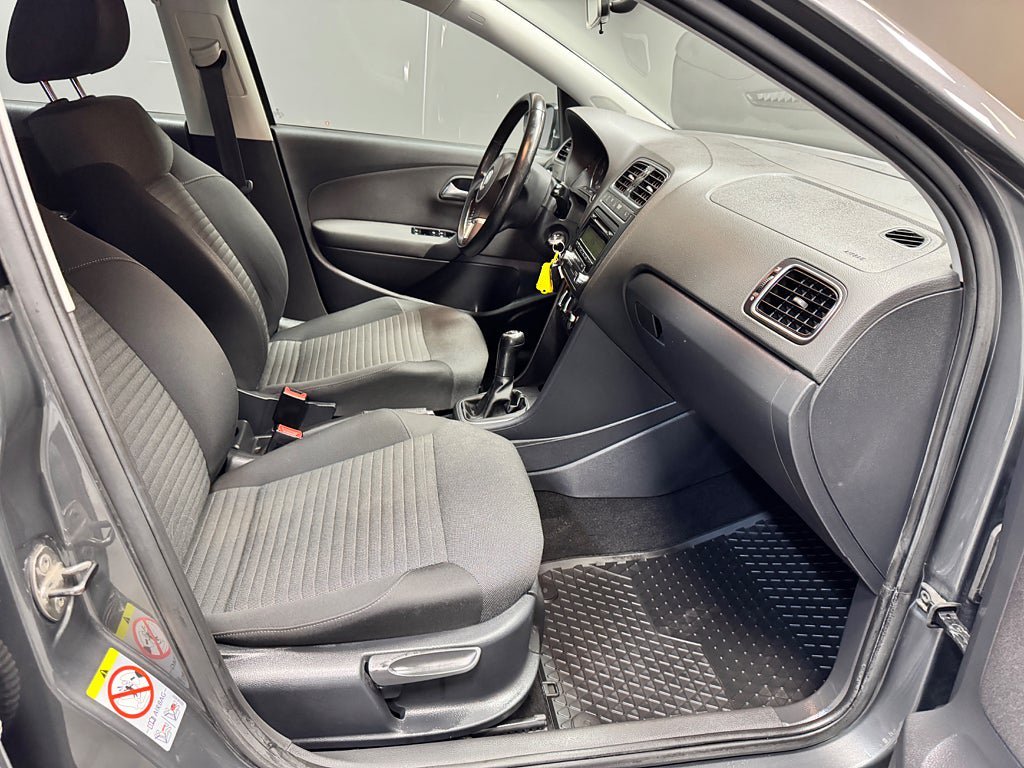 Vehicle Image 9