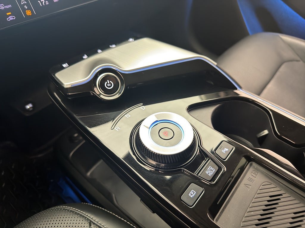 Vehicle Image 24