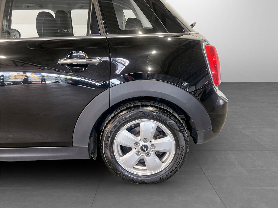 Vehicle Image 14