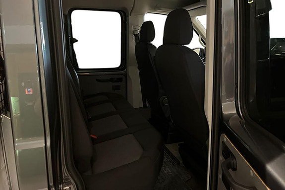 Vehicle Image 24