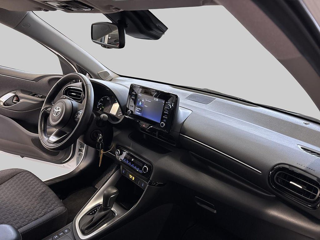 Vehicle Image 10