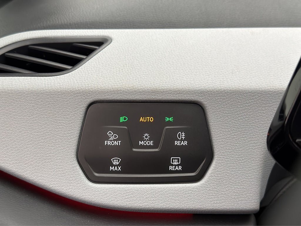 Vehicle Image 32