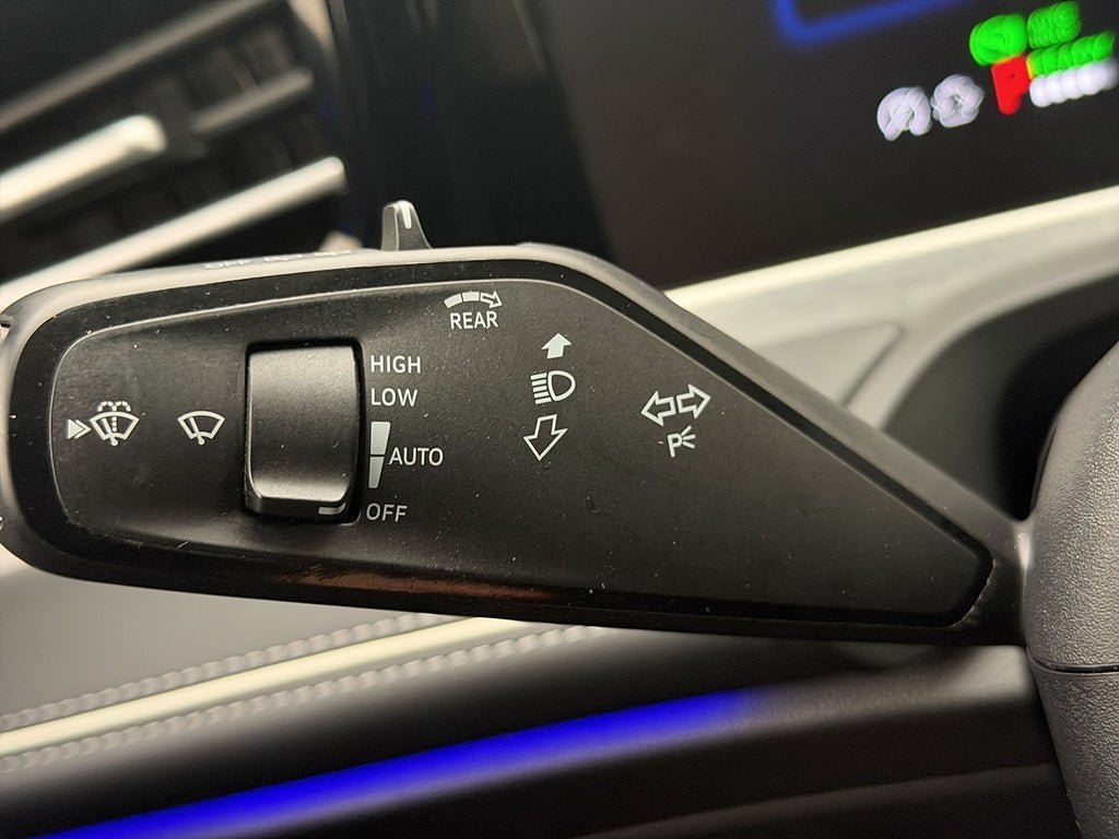 Vehicle Image 32