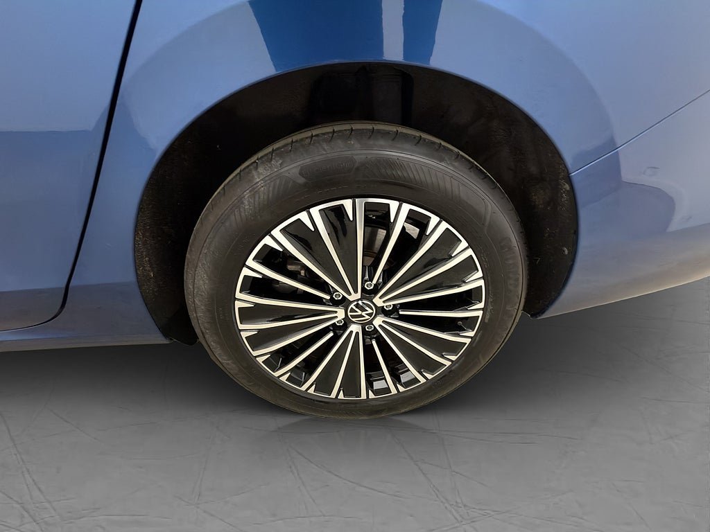 Vehicle Image 37