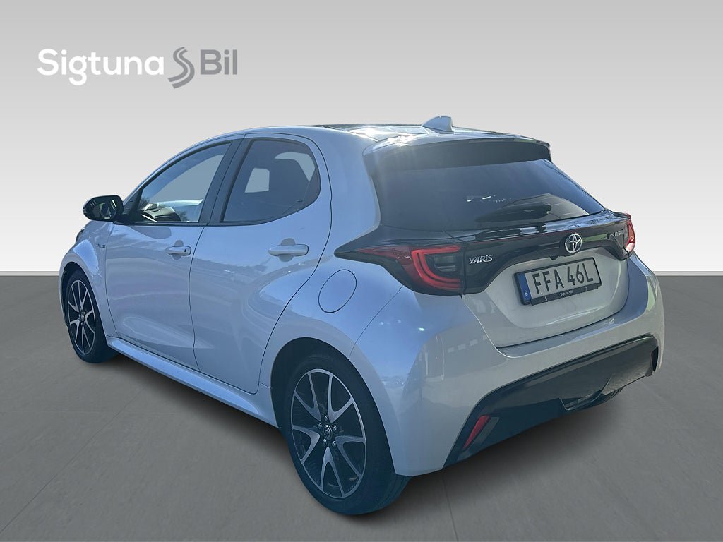 Vehicle Image 4