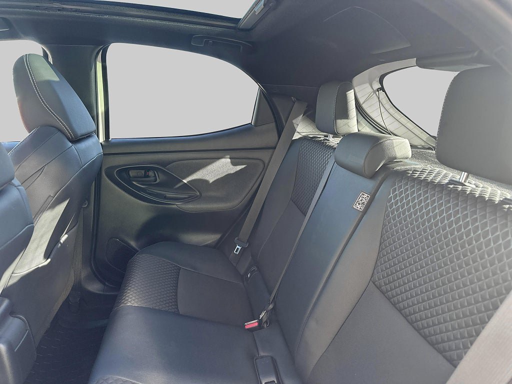 Vehicle Image 12