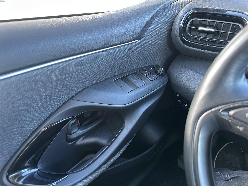 Vehicle Image 21
