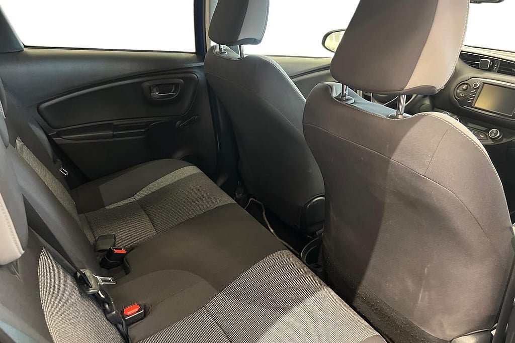 Vehicle Image 9