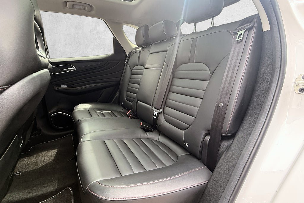 Vehicle Image 25