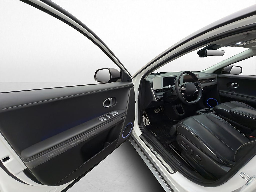 Vehicle Image 9