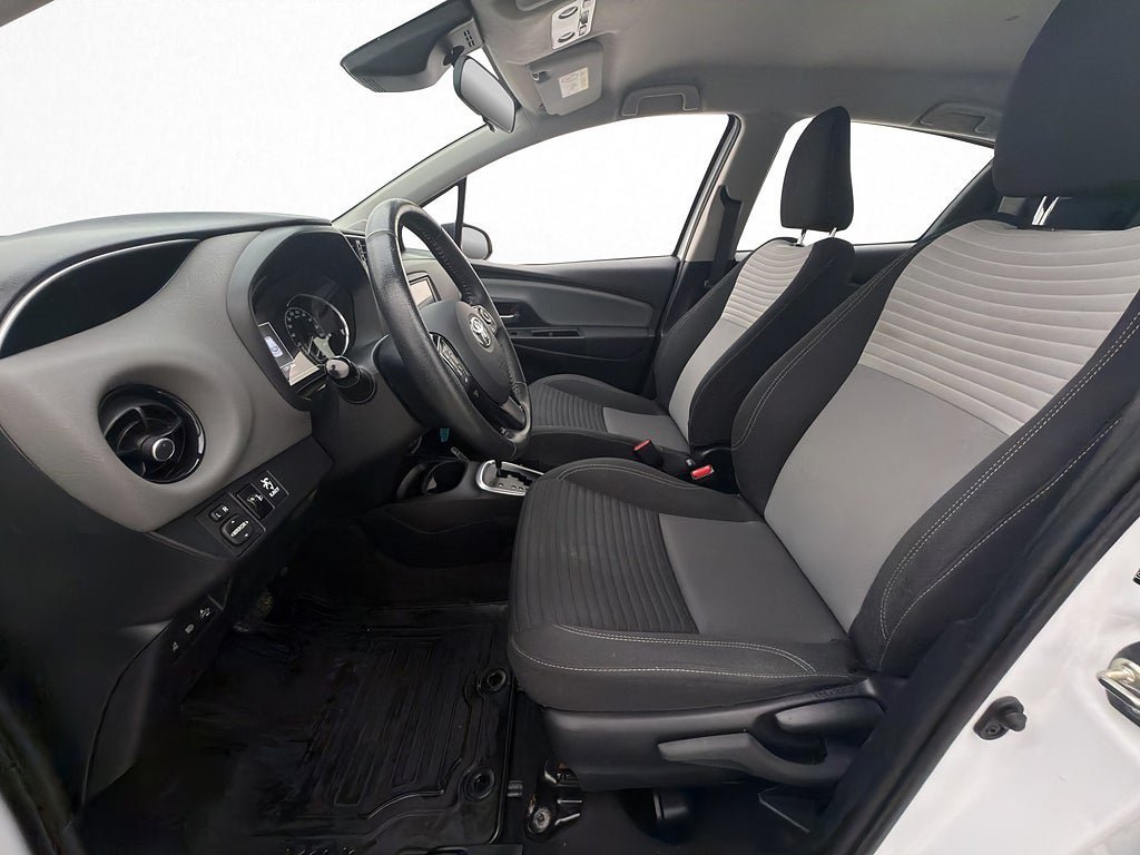 Vehicle Image 11