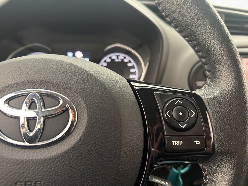 Vehicle Image 17
