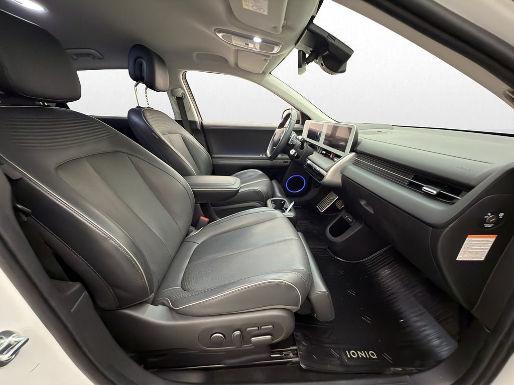 Vehicle Image 21