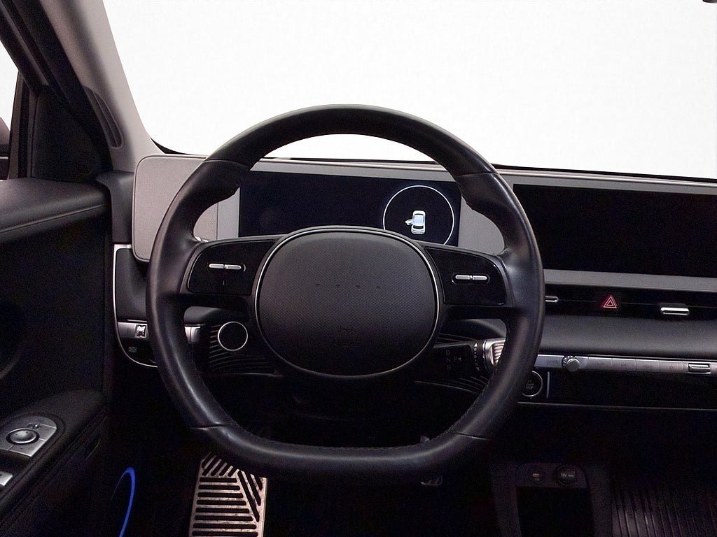 Vehicle Image 25