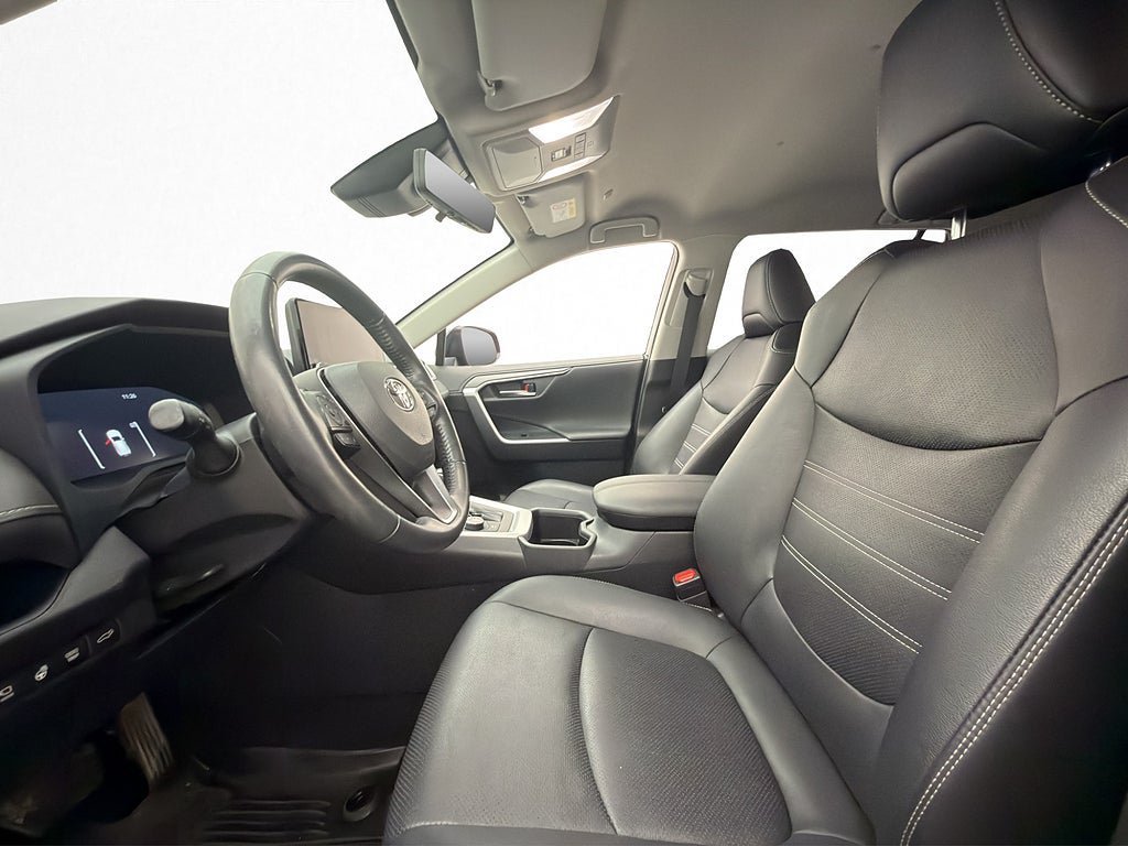 Vehicle Image 13